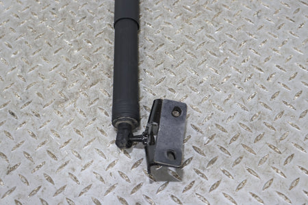 Hatch Strut, 2022, Rivian, R1S