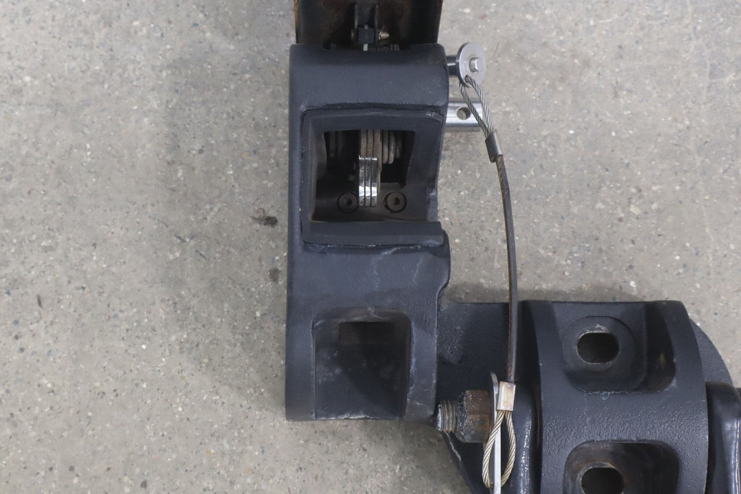 Hummer H2 SUV OEM Exterior Spare Tire Carrier W/Tow Hooks