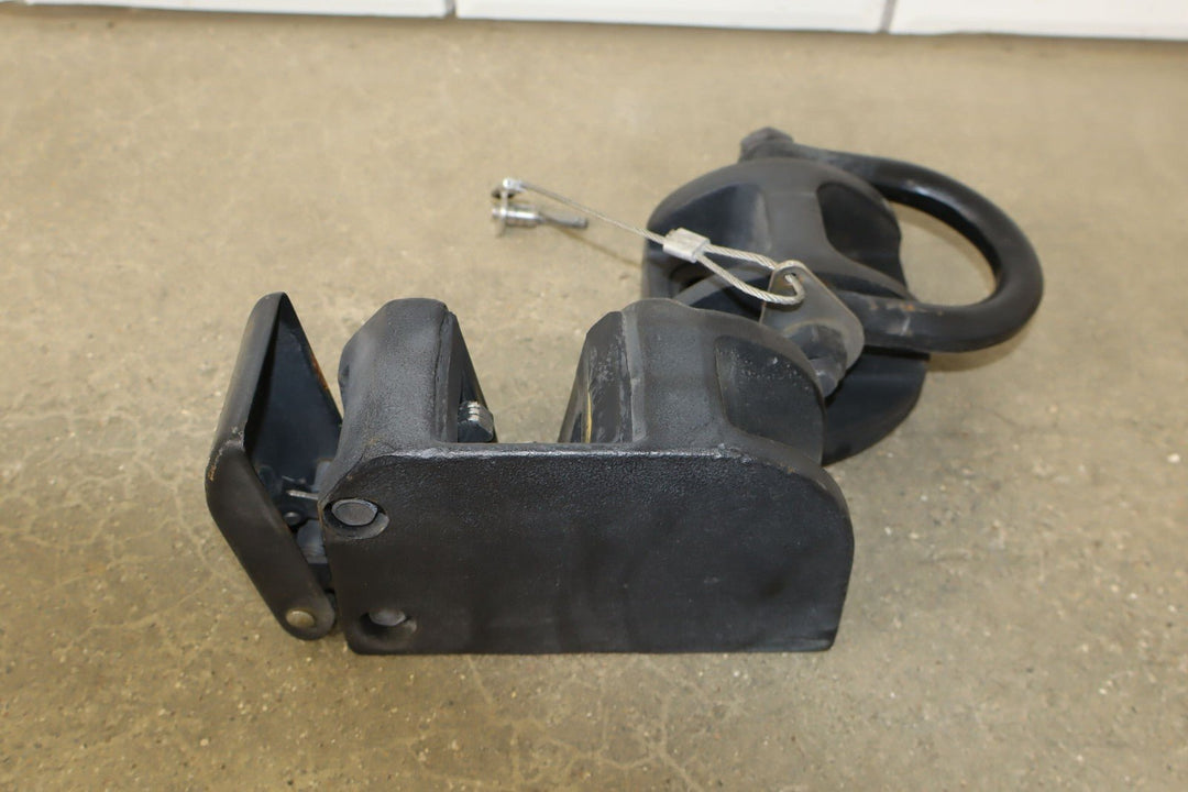 Hummer H2 SUV OEM Exterior Spare Tire Carrier W/Tow Hooks