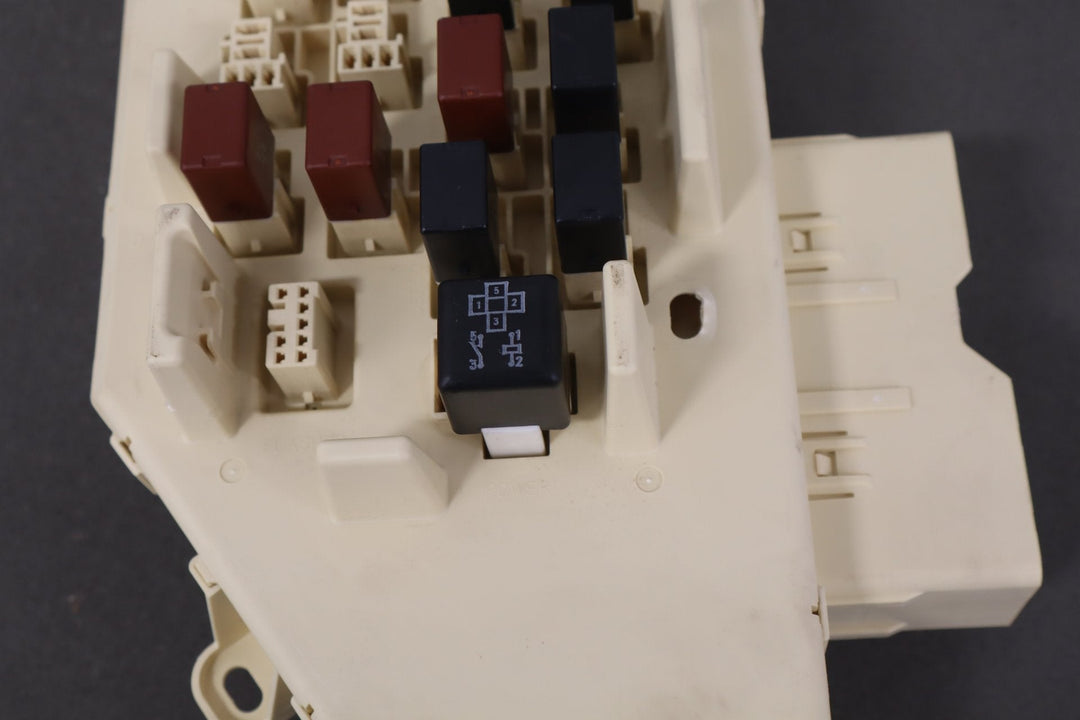 Lexus LX470 J100 4.7 Cabin Fuse Box