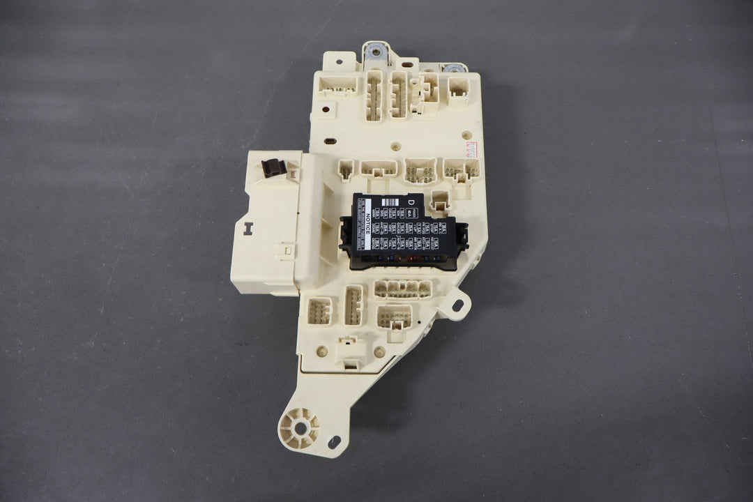 Lexus LX470 J100 4.7 Cabin Fuse Box