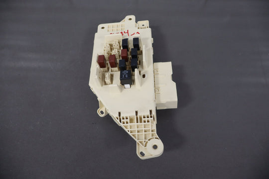Lexus LX470 J100 4.7 Cabin Fuse Box