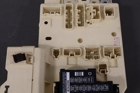 Lexus LX470 J100 4.7 Cabin Fuse Box