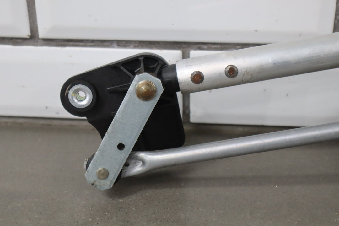 Mazda MX - 5 Miata Front Windshield Wiper Motor 2006 - 2015 NE5131138