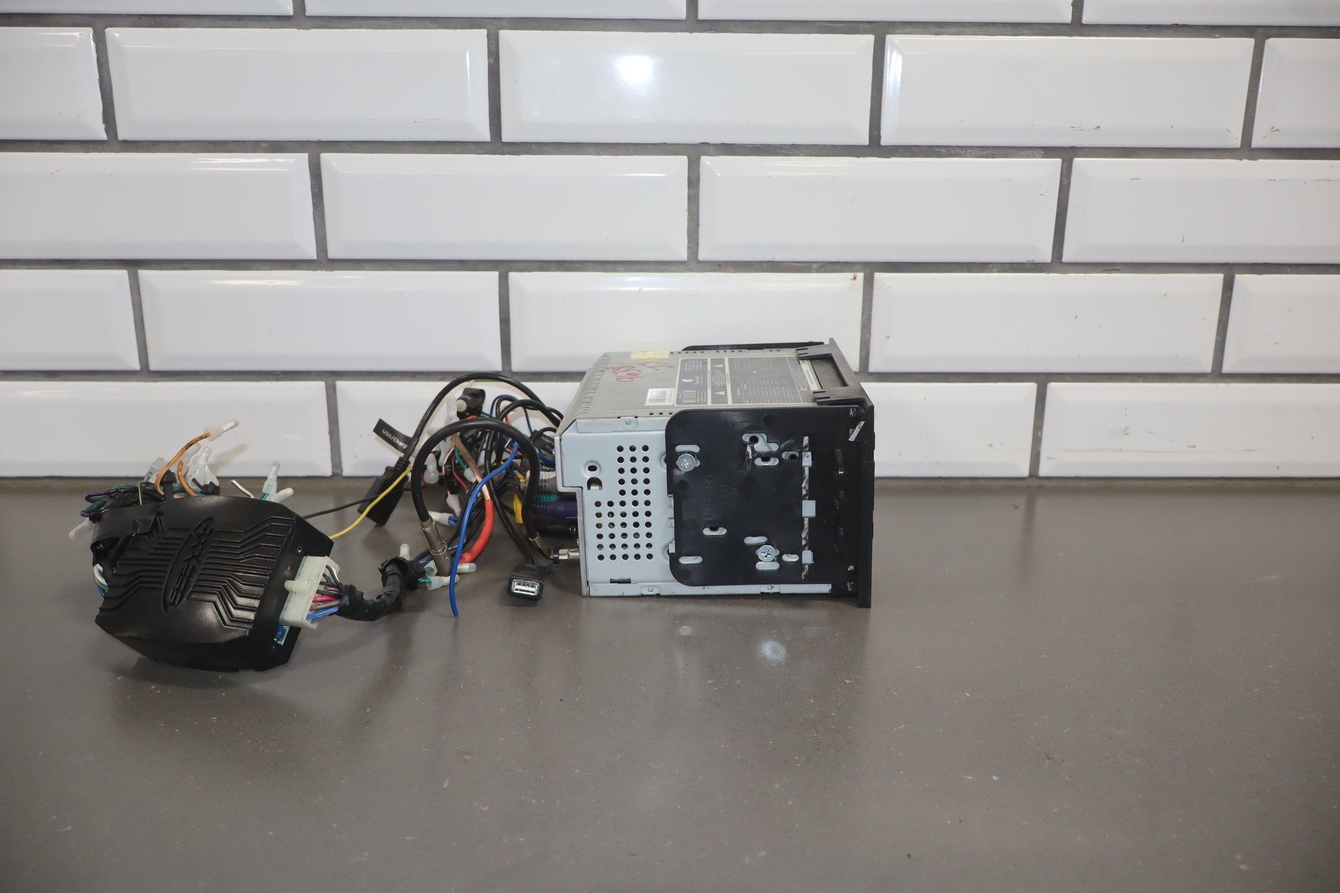 Planet Audio Single DIN Bluetooth Radio