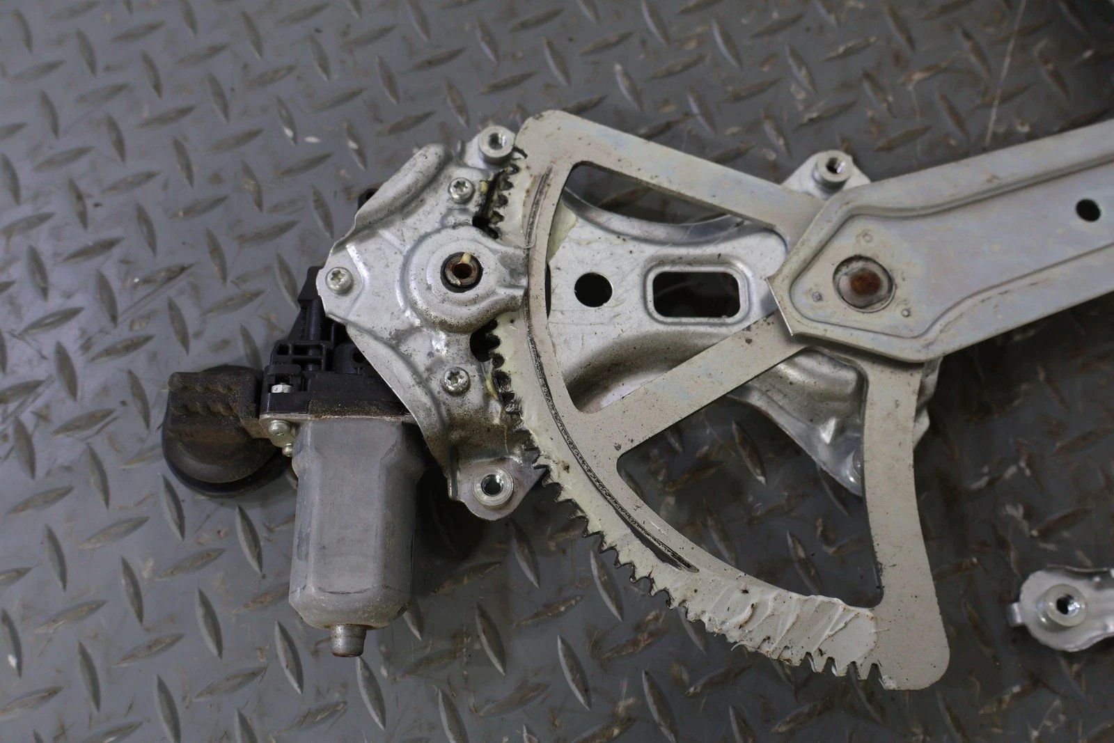 Right Front Door Regulator, 2013, Toyota, FJ Cruiser