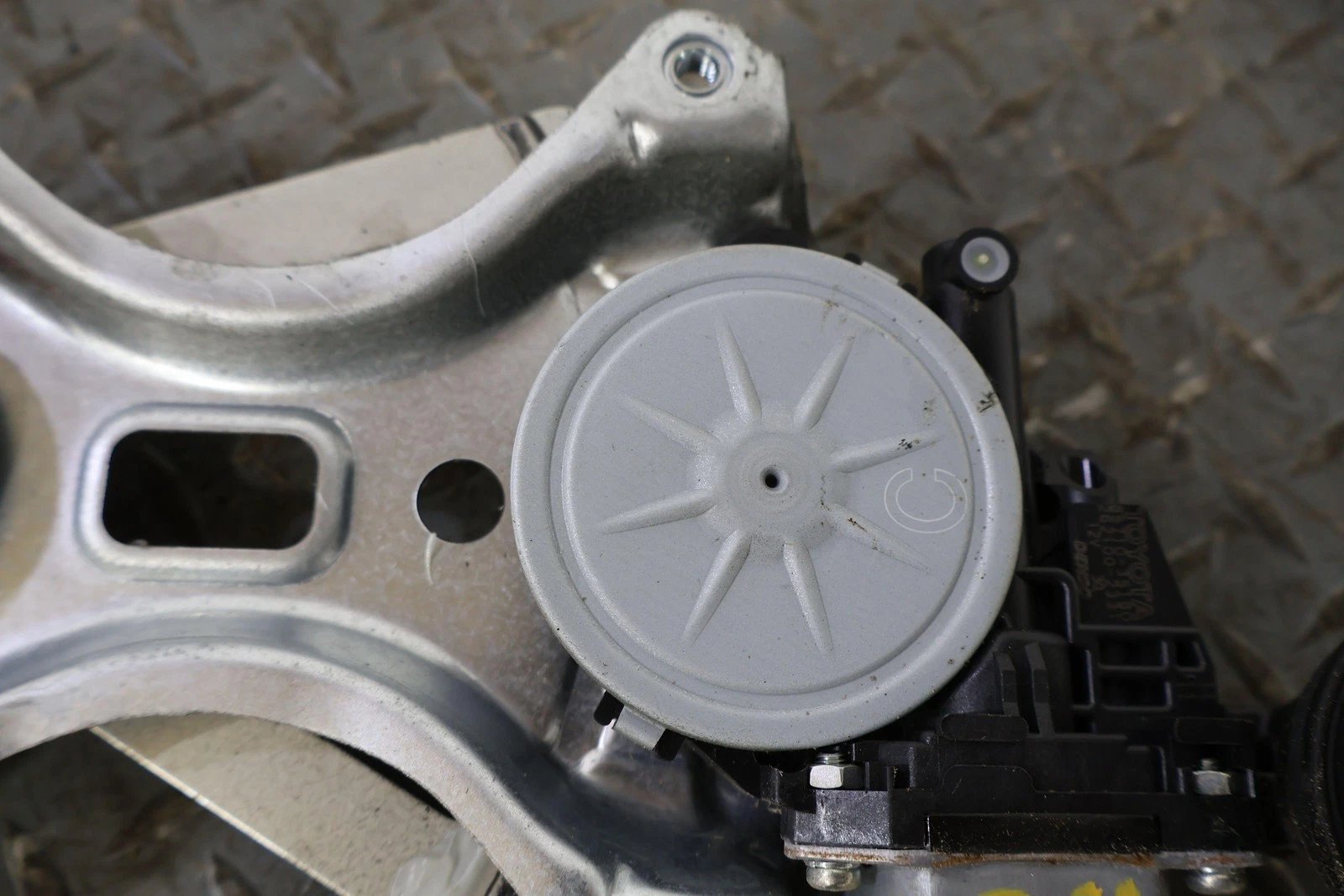 Right Front Door Regulator, 2013, Toyota, FJ Cruiser
