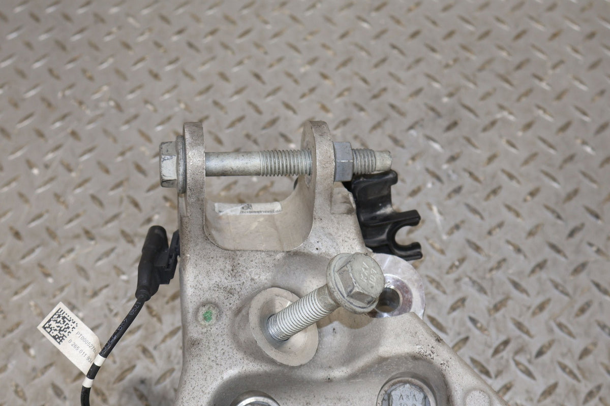 Right Rear Knuckle, 2022, Rivian, R1S
