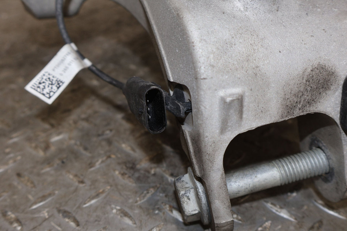 Right Rear Knuckle, 2022, Rivian, R1S