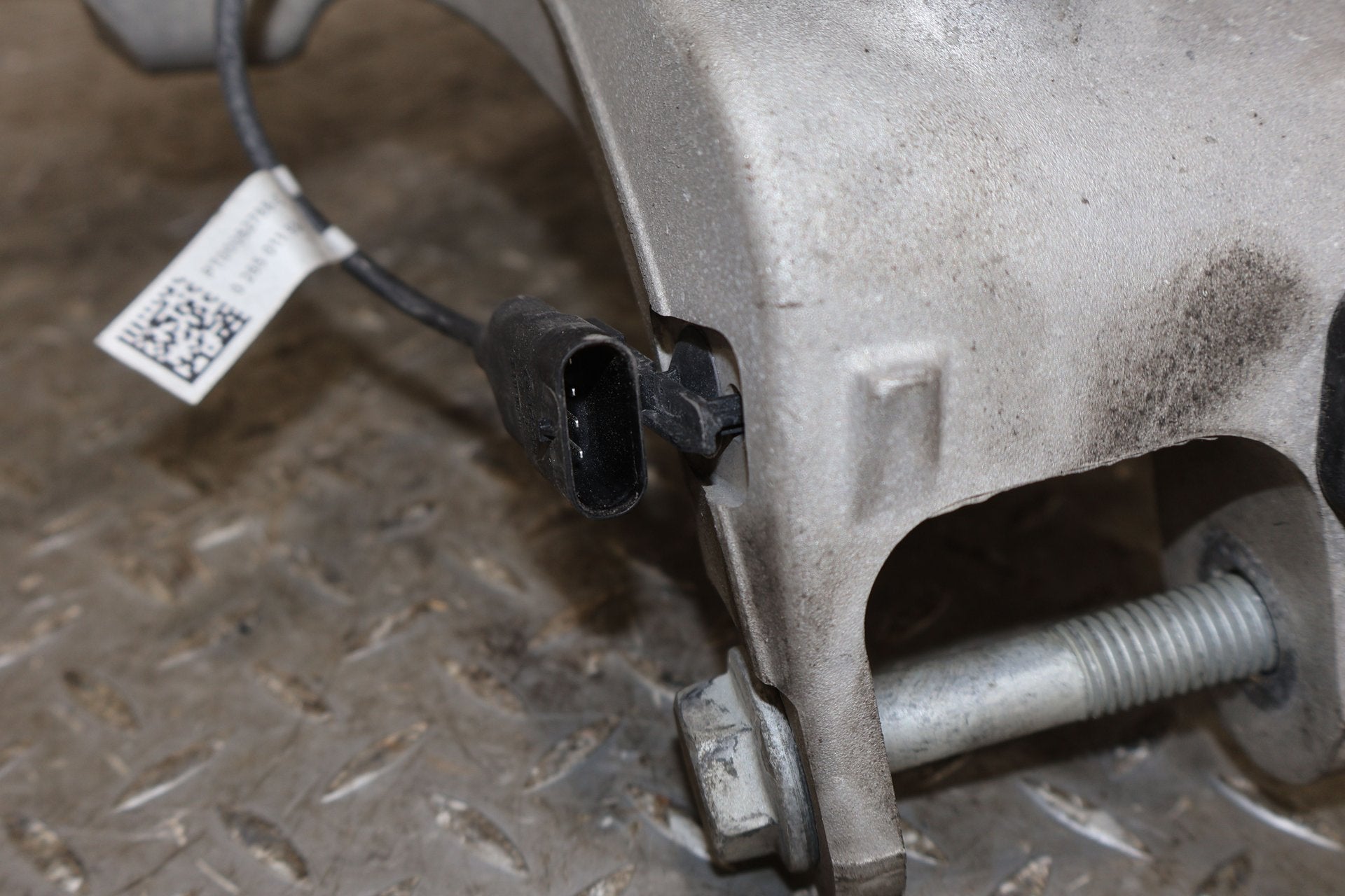 Right Rear Knuckle, 2022, Rivian, R1S