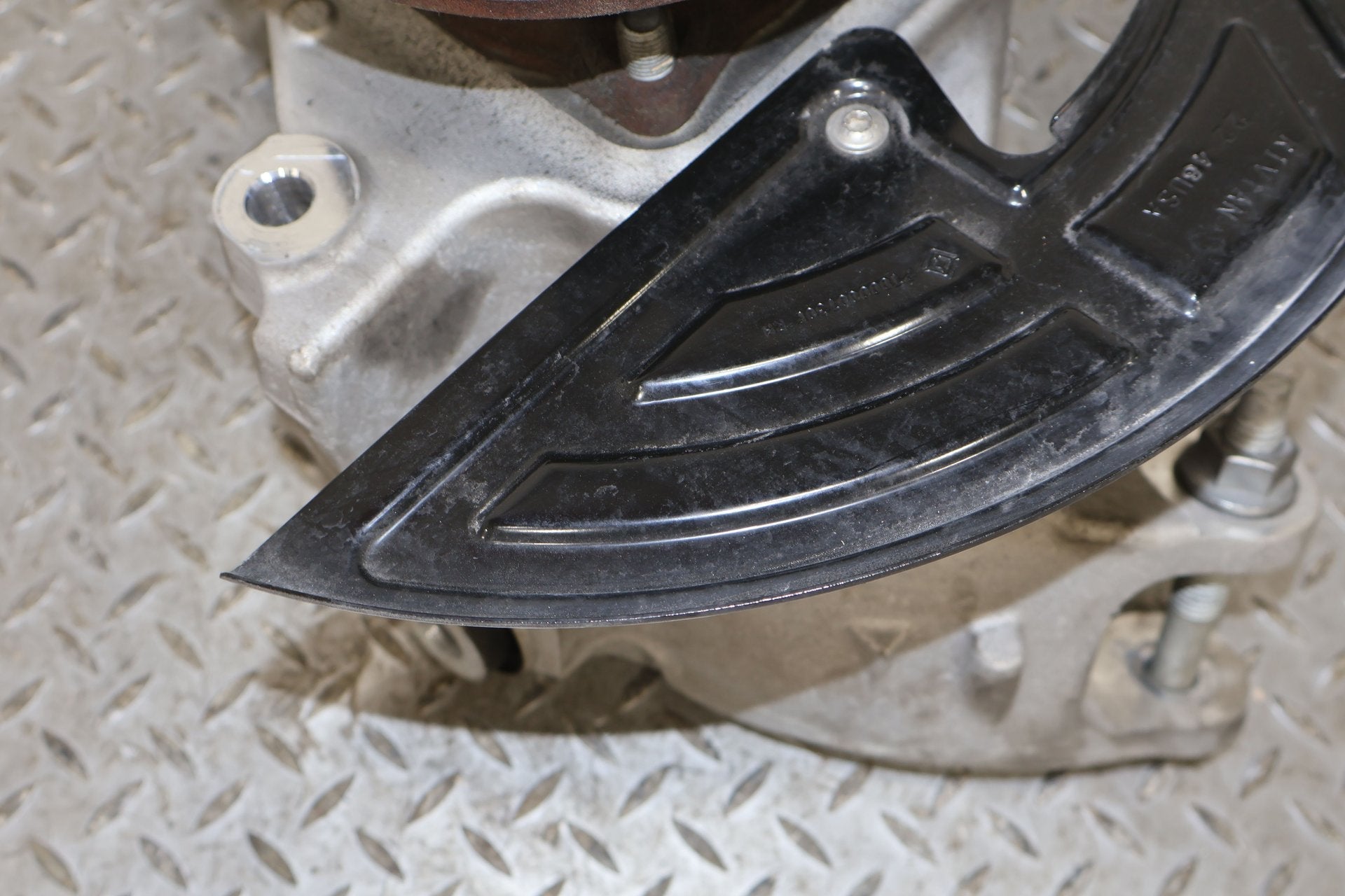 Right Rear Knuckle, 2022, Rivian, R1S
