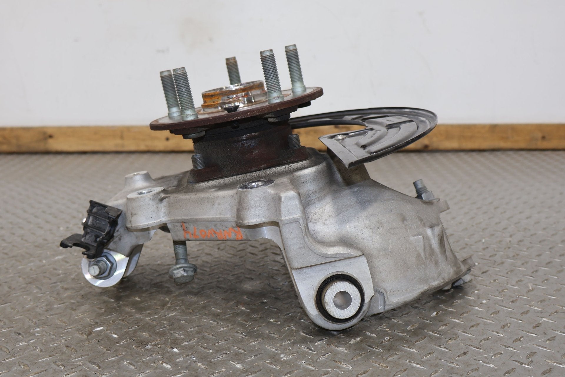 Right Rear Knuckle, 2022, Rivian, R1S