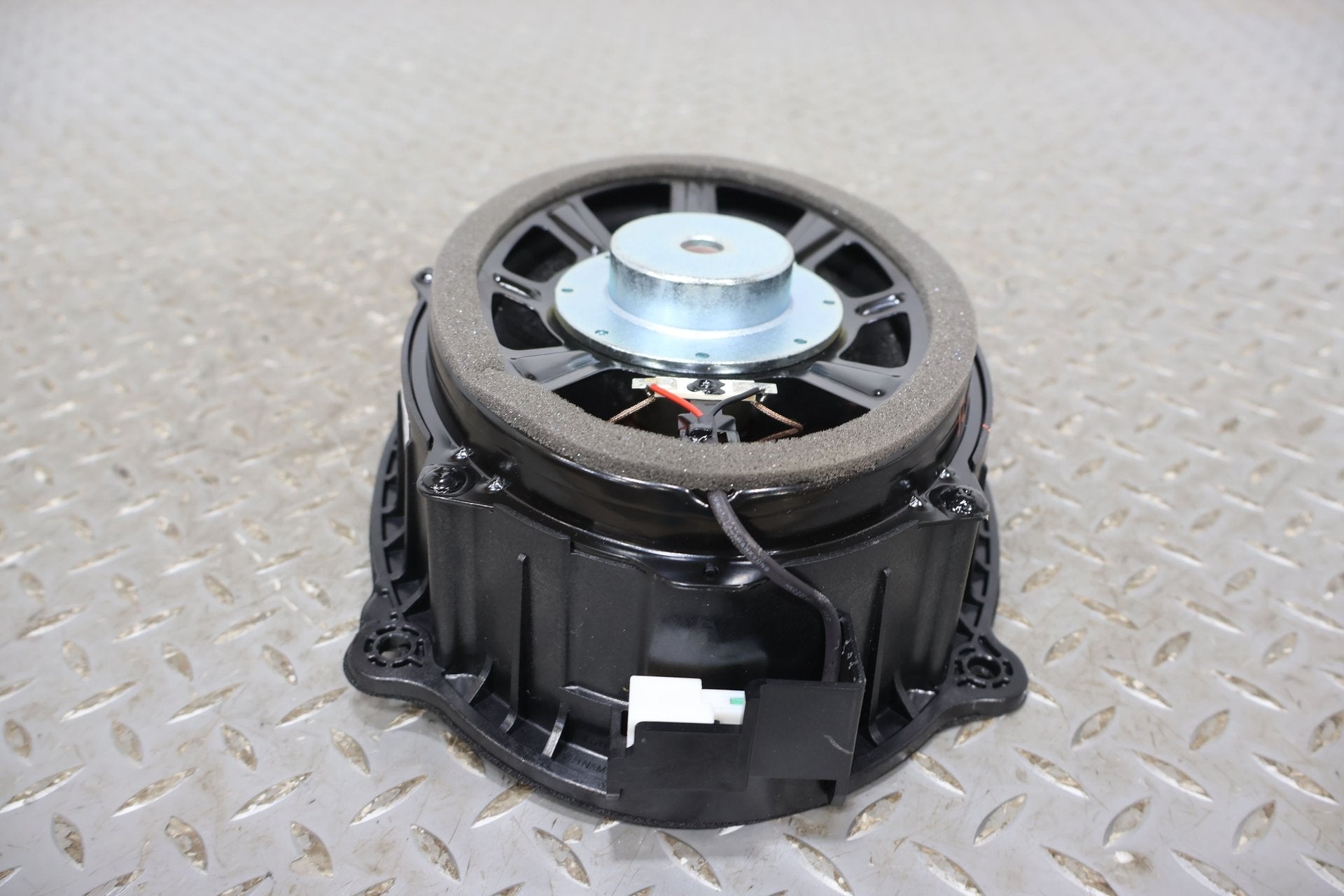 Speakers, 2022, Rivian, R1S