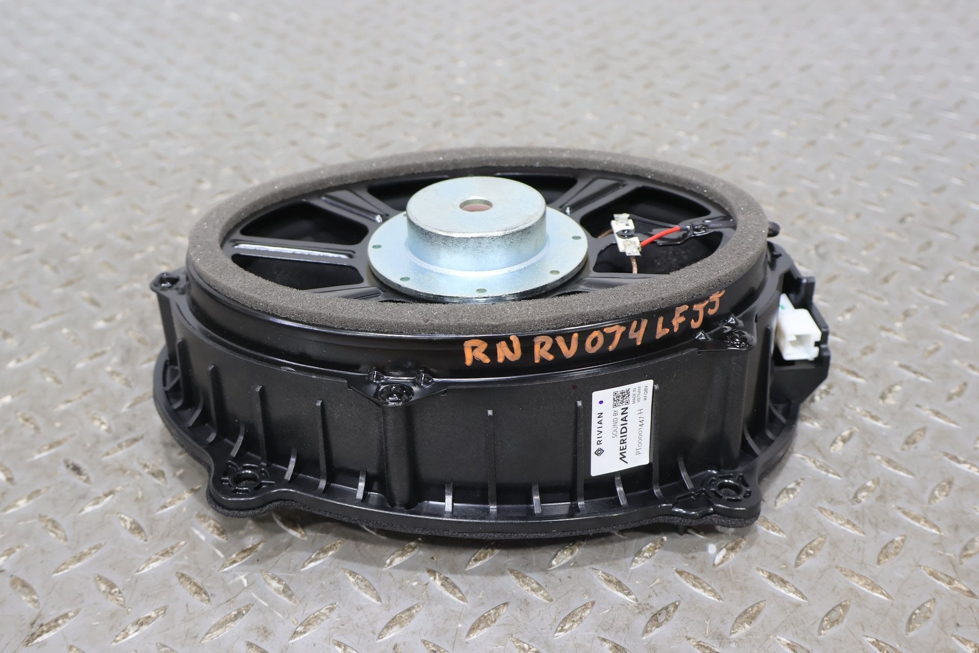 Speakers, 2022, Rivian, R1S