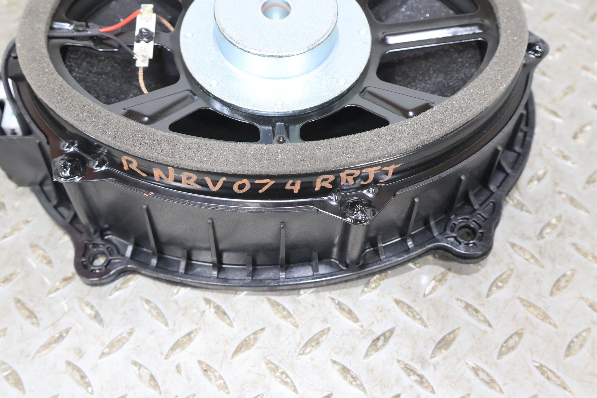 Speakers, 2022, Rivian, R1S