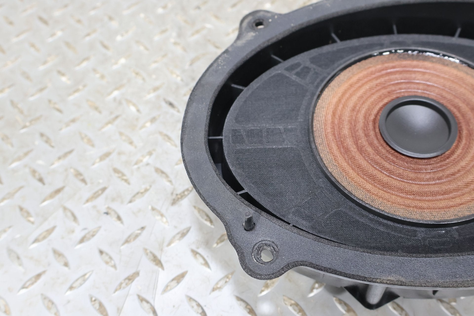 Speakers, 2022, Rivian, R1S