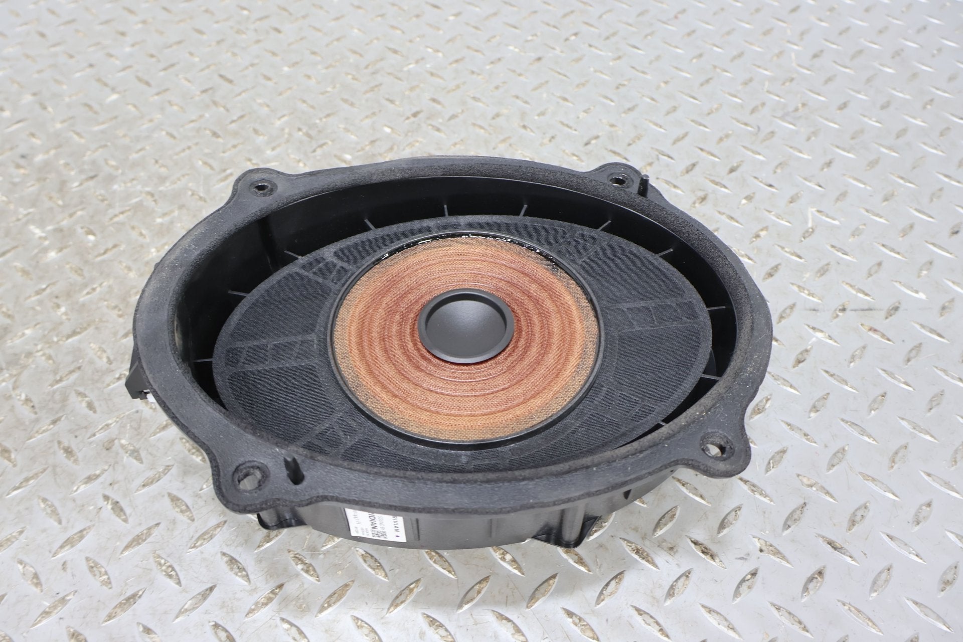 Speakers, 2022, Rivian, R1S