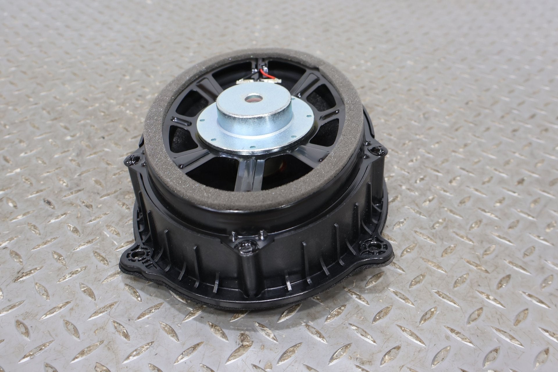 Speakers, 2022, Rivian, R1S