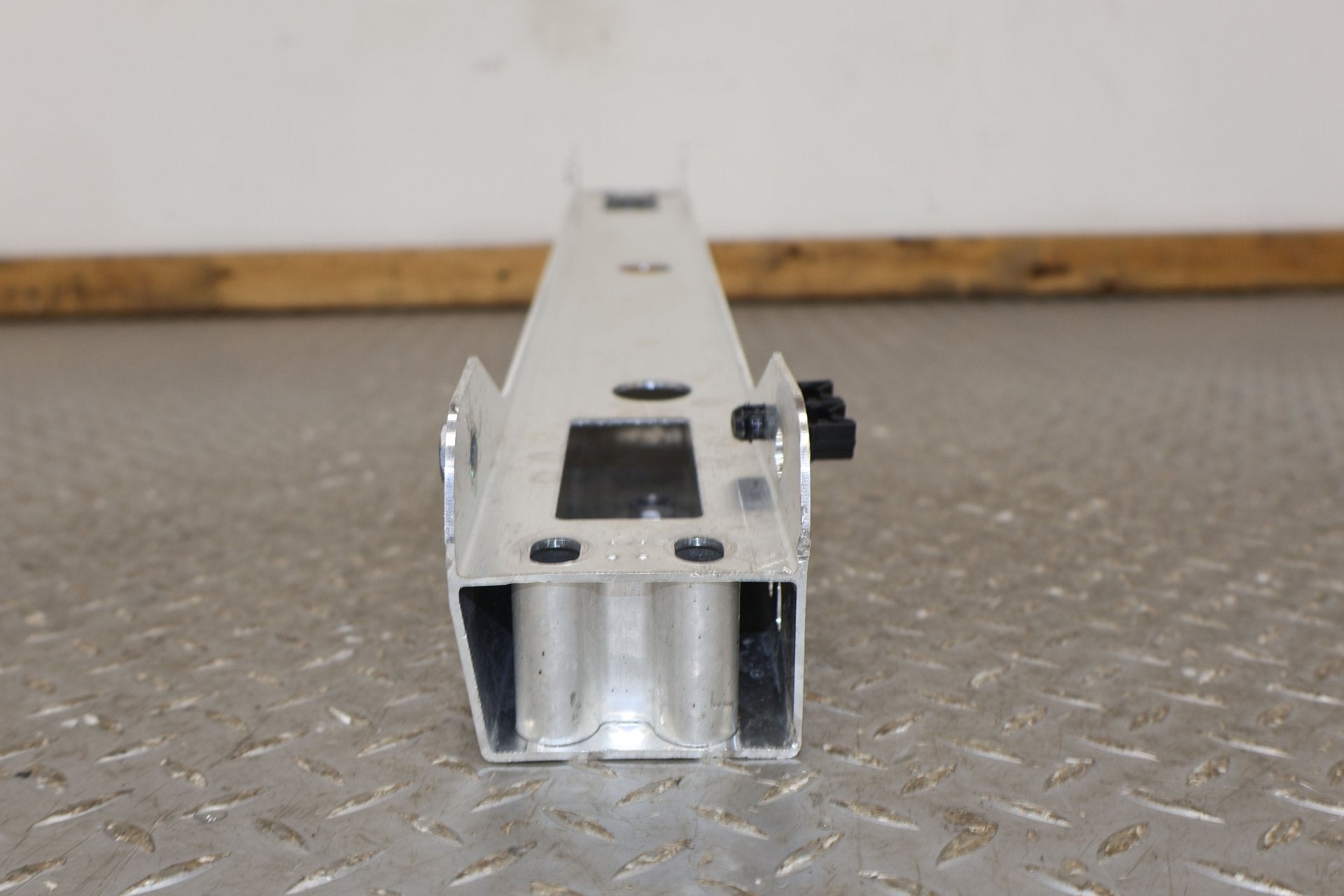 Strut Brace, 2022, Rivian, R1S
