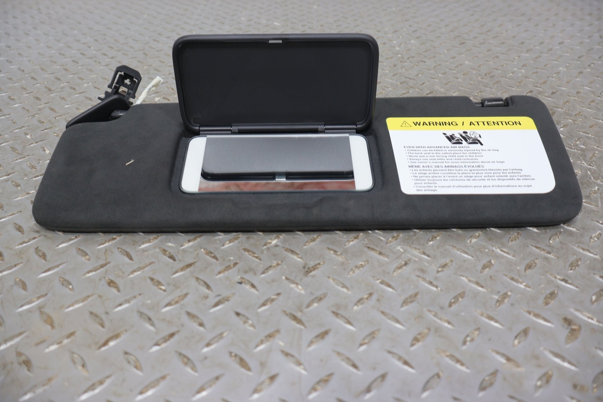 Sun Visor, 2022, Rivian, R1S
