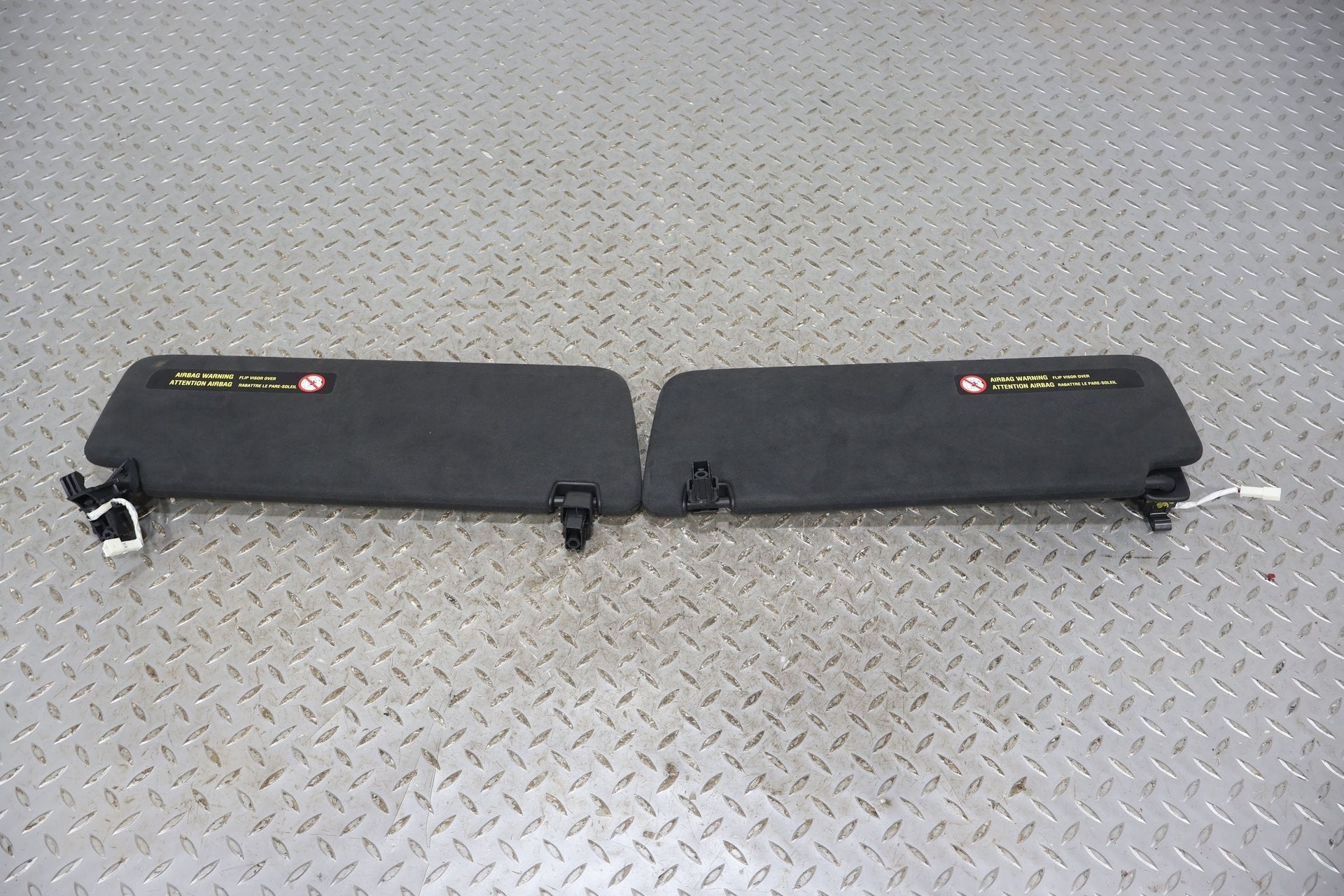 Sun Visor, 2022, Rivian, R1S