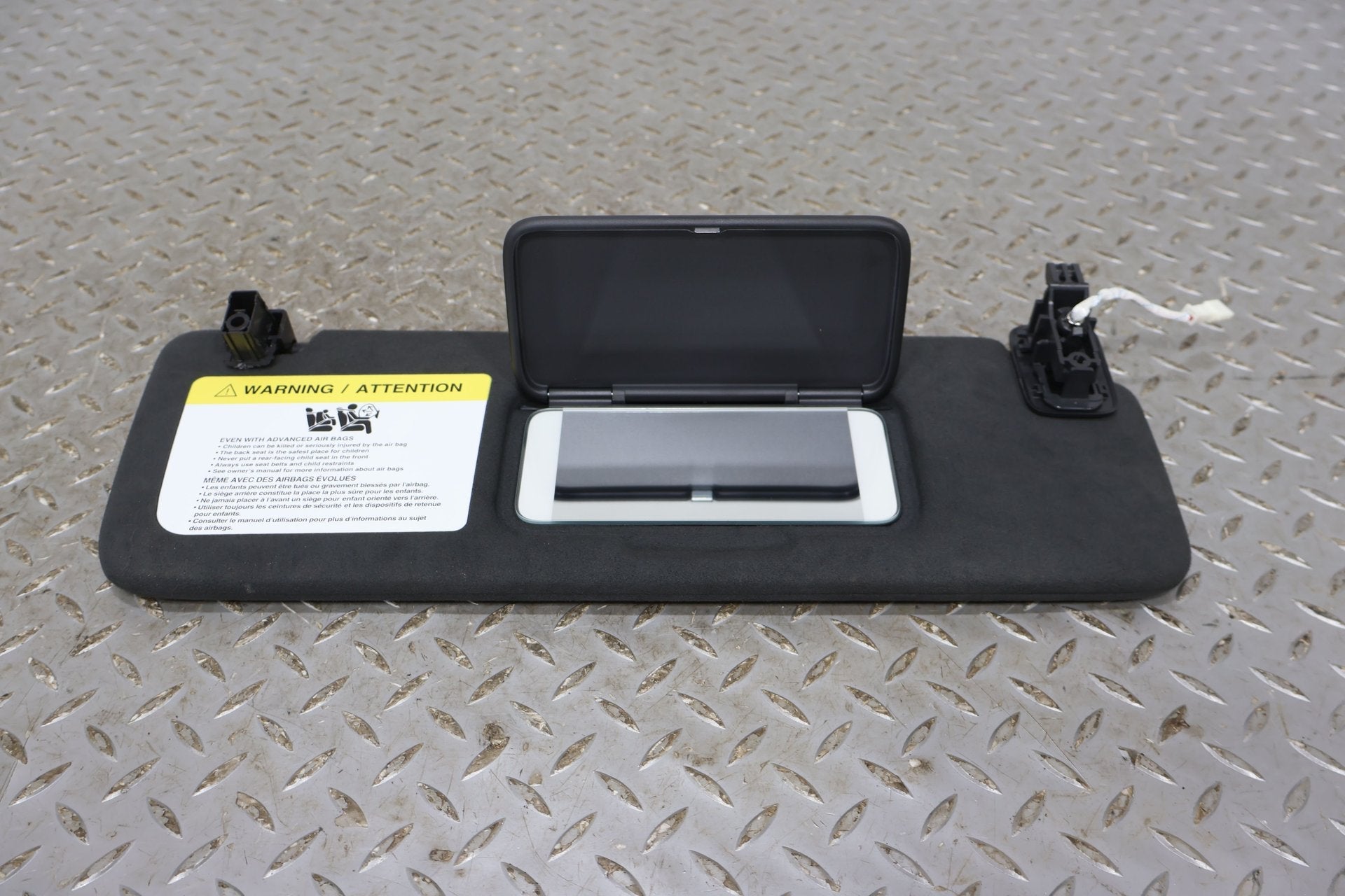 Sun Visor, 2022, Rivian, R1S