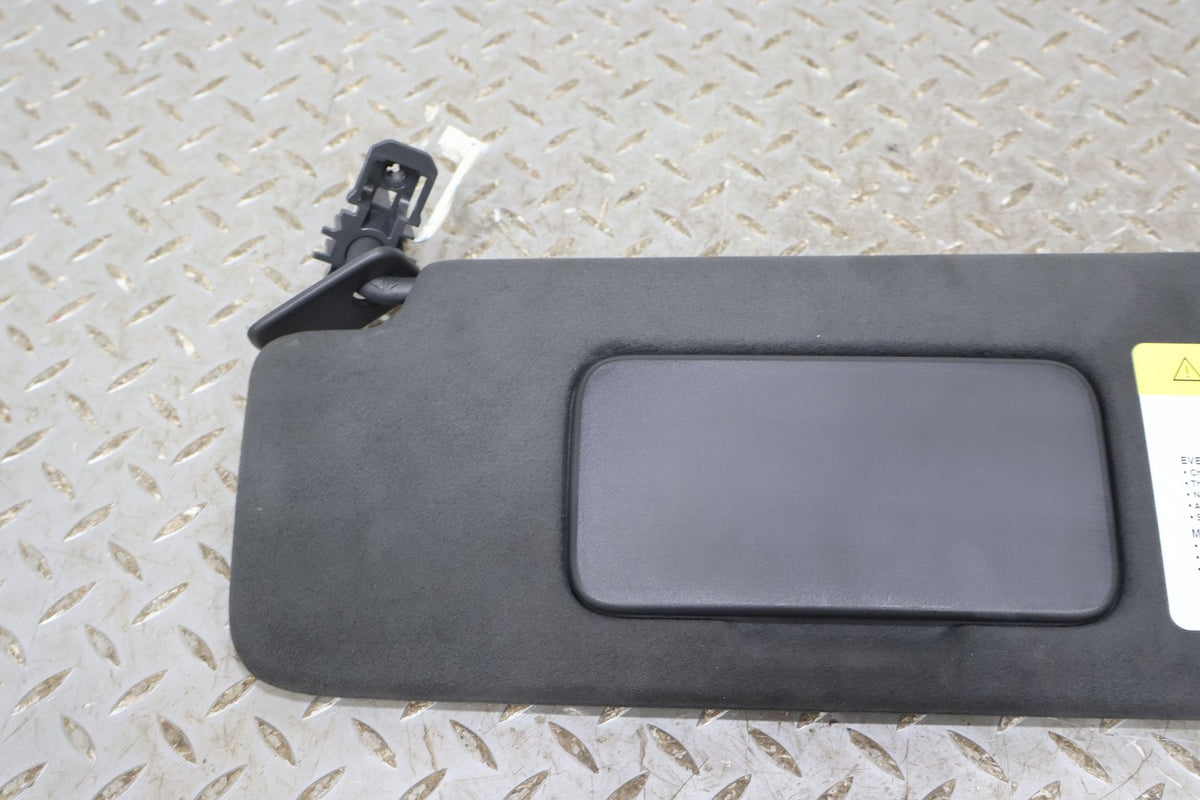 Sun Visor, 2022, Rivian, R1S