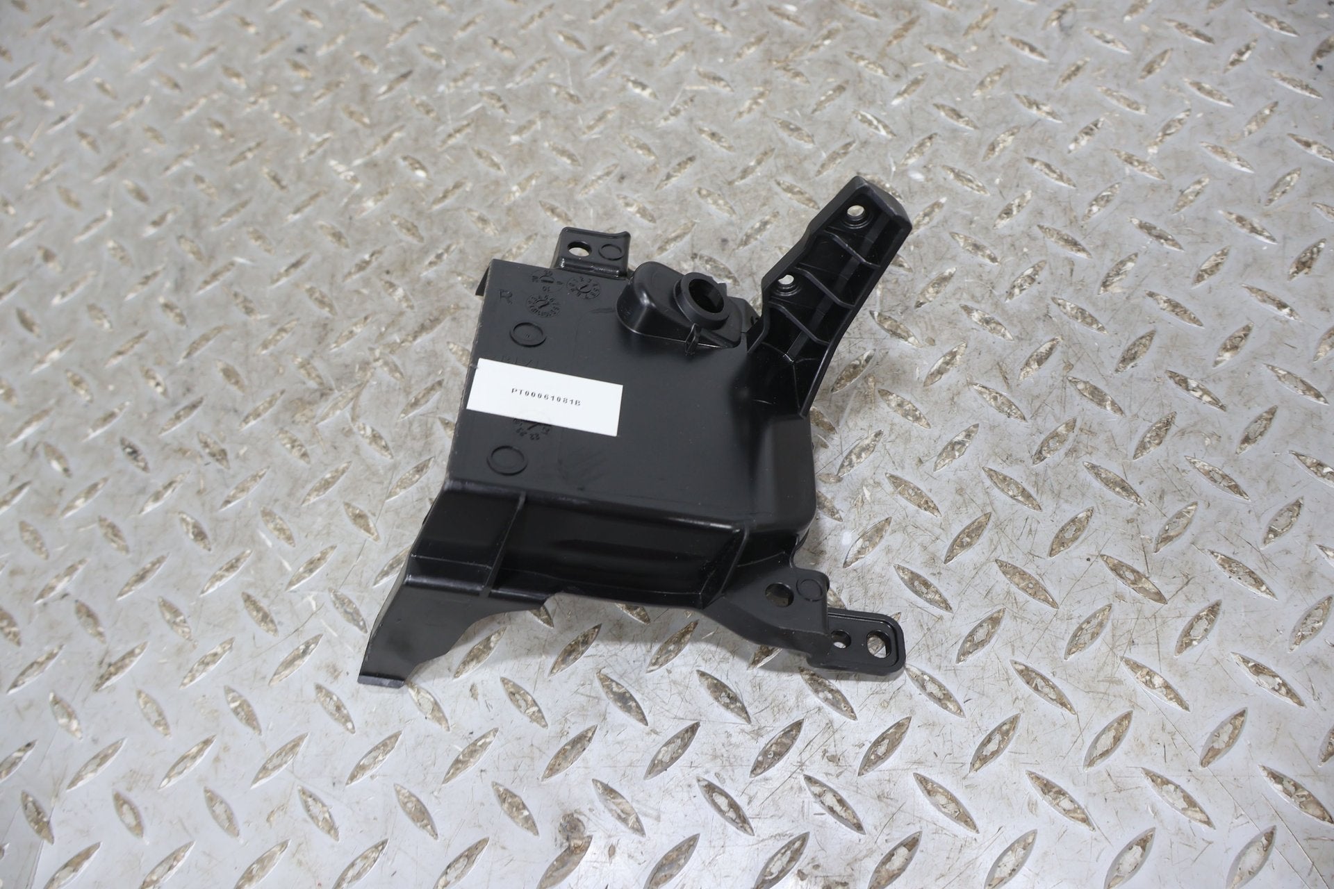 Trim Panel, 2022, Rivian, R1S