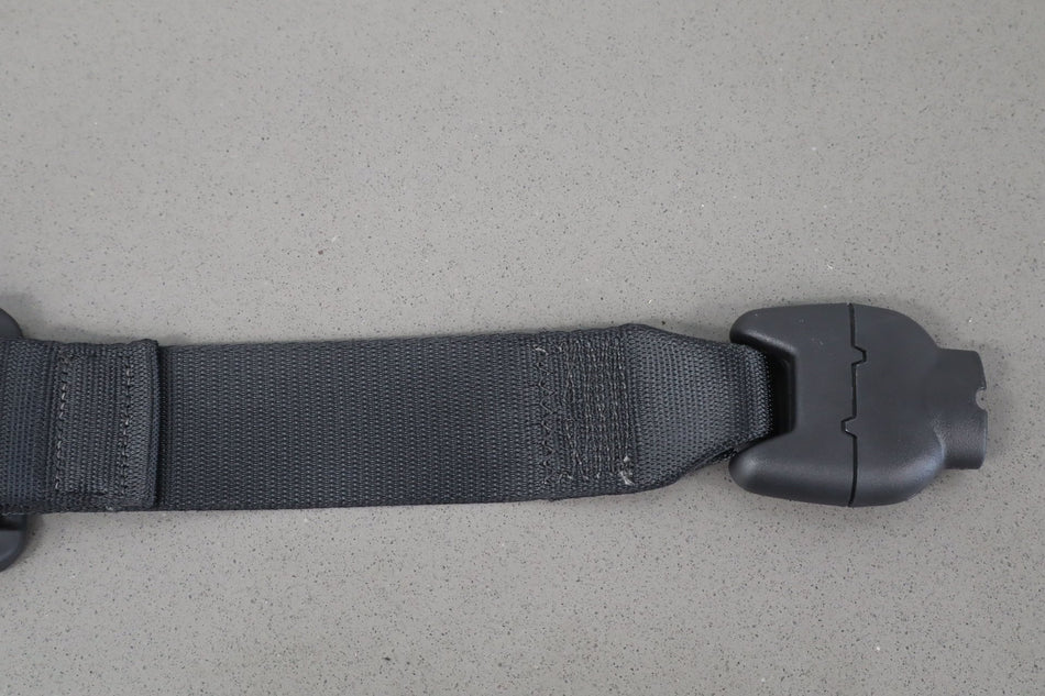 2022 Tesla S- Front Seat Belt