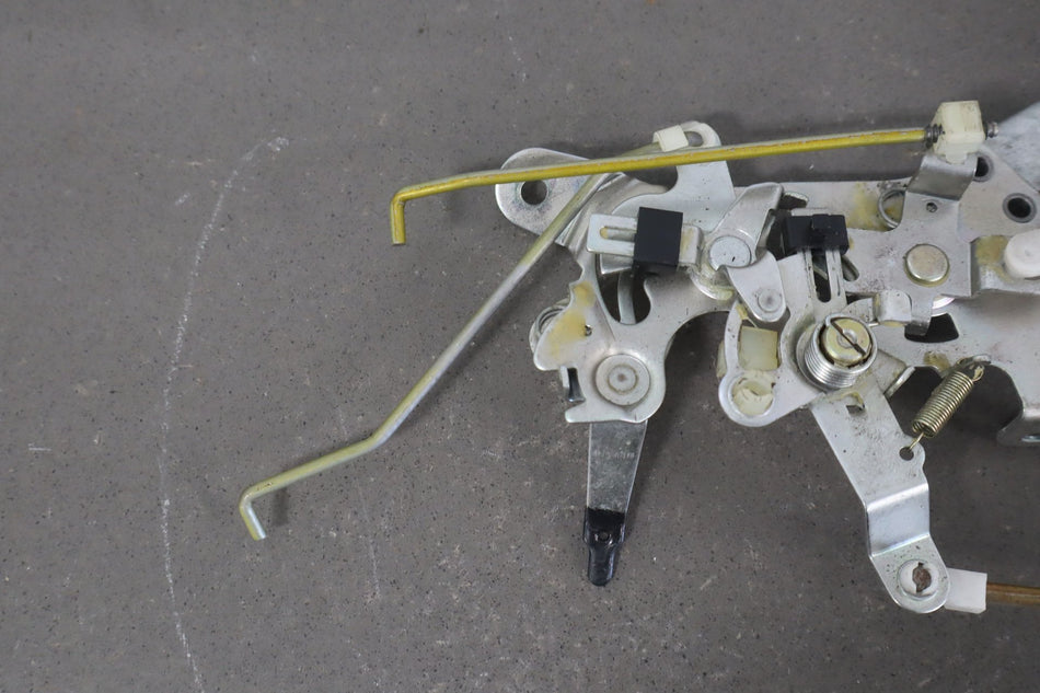 99-07 Toyota Land Cruiser V8 Upper Tailgate Hatch Latch W/Rods & Motor