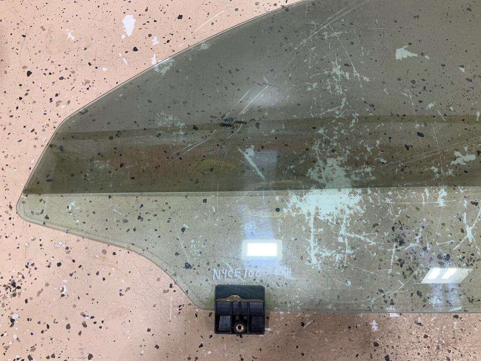 2004 Chevrolet SSR- FRONT DOOR GLASS/WINDOW