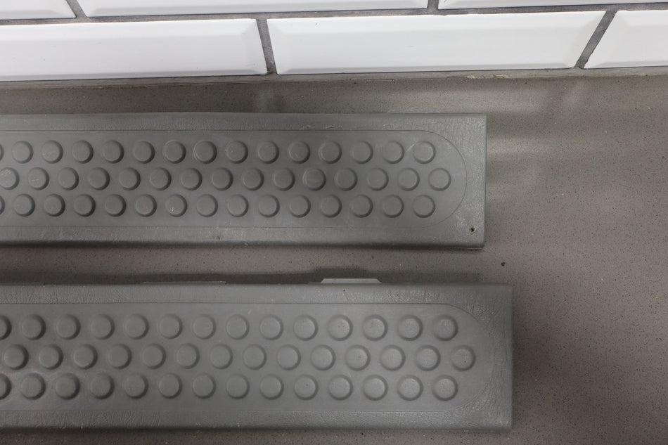 2003 Ford Excursion- Set x4- Sill Plates