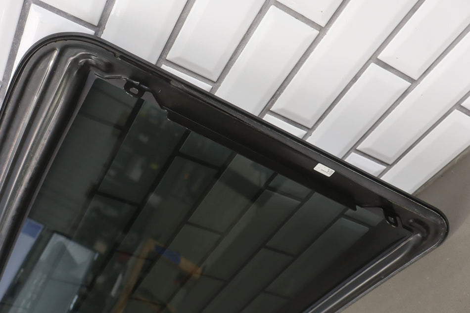 2007 Hummer H3- Roof Glass