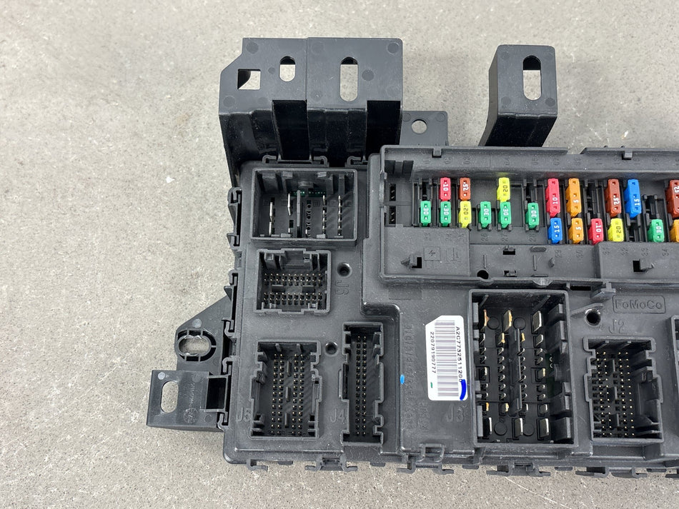 2018-2023 Ford Mustang GT Body Control Module BCM Fuse Box LR3T-15604-AAAK