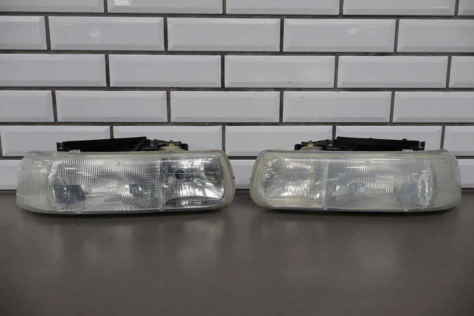 99-02 Chevy Silverado/99-06 Chevy Tahoe/Suburban OEM Guide Headlight Set L/R