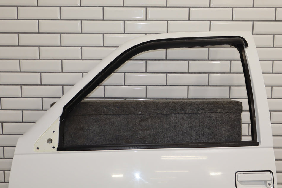 1999-2000 Cadillac Escalade Left Front Door White 50U