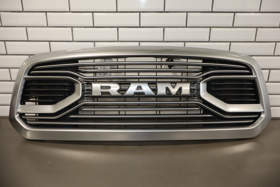 2013-2018 Ram 1500 Limited Tungsten Front Grille Nostril Style Damages See Photo