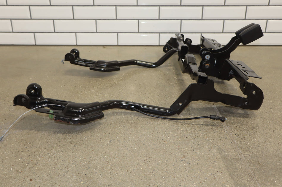 2006 Hummer H2- Front Seat Track