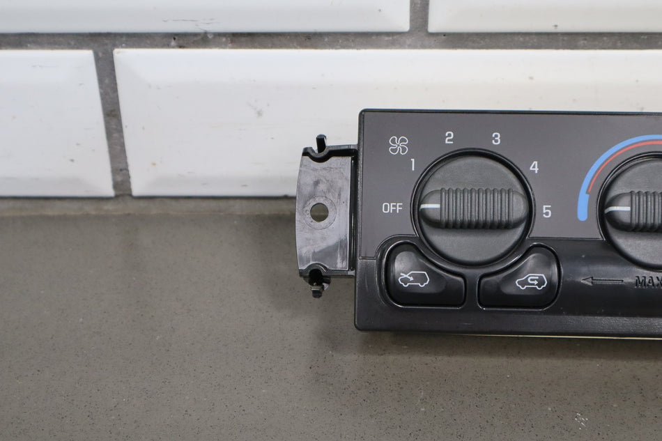 1999-2002 Chevrolet Silverado GMC Sierra GMT800 Climate Control No Defrost