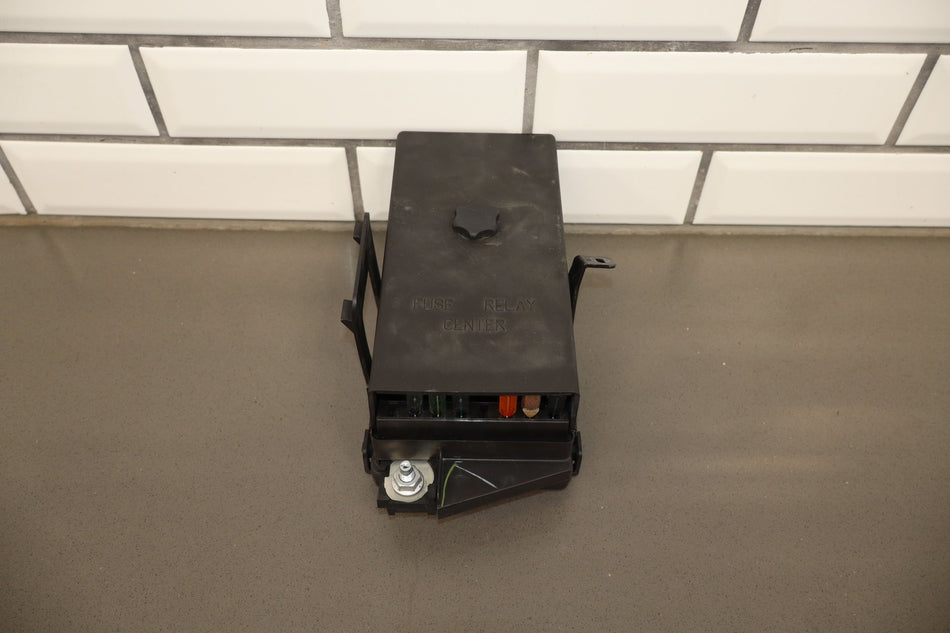1997-2004 Chevrolet Corvette Cabin Fuse Box 19300118