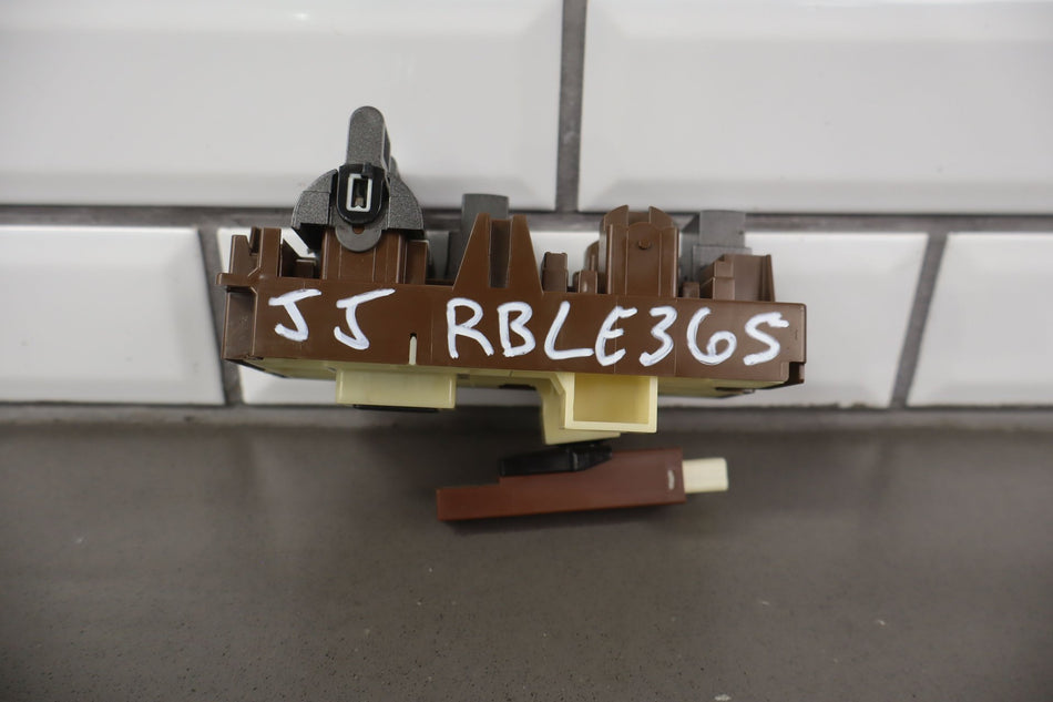 10-13 Lexus GX460 Console Mounted Transfer Case / Hill-Descent Switch