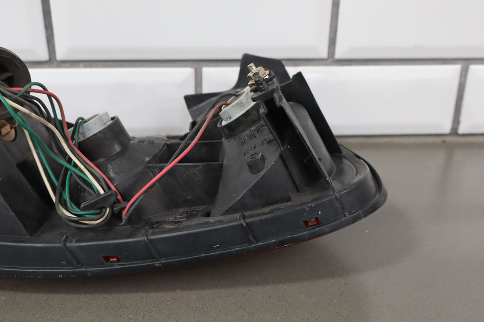 2001-2005 Mazda MX-5 Miata Right Tail Light N06651150