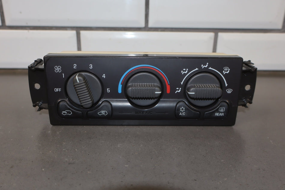 1999-2002 Chevrolet Silverado Climate Control 15054698 OEM