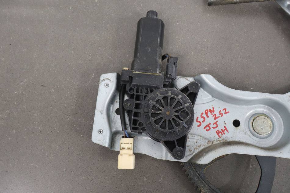 2004-2006 Pontiac GTO Right Front Door Regulator 92178259 OEM
