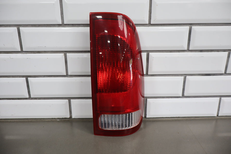 1999-2007 Ford F-250 Super Duty Right Tail Light F85Z13404CA OEM
