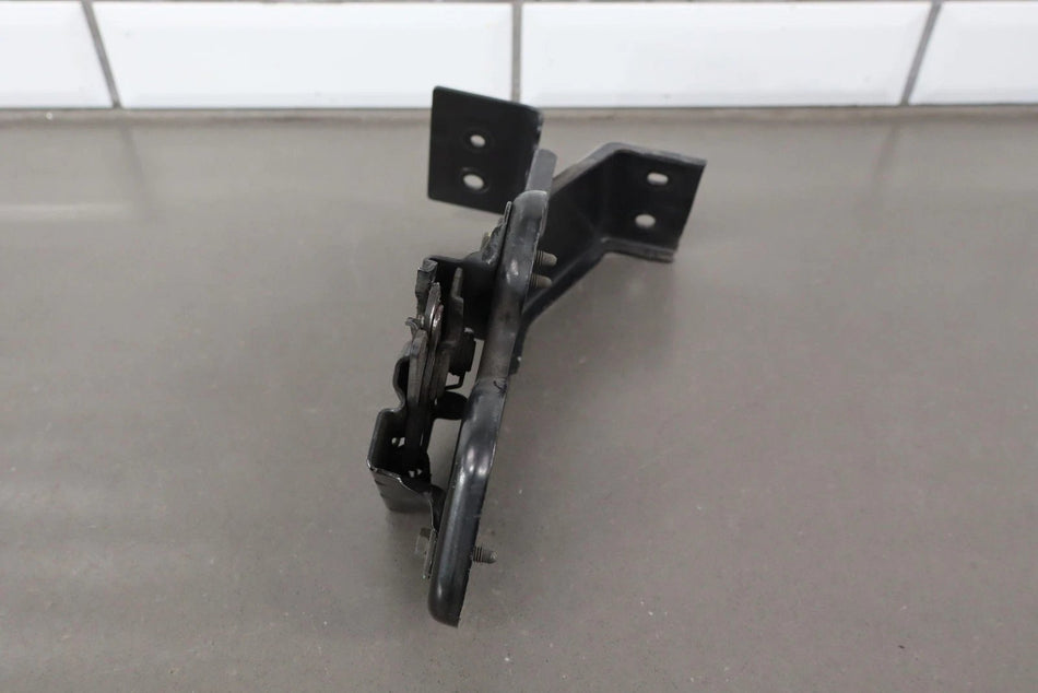 2003-2007 Hummer H2- Center Hood Latch, Cowl Mounted 15172382