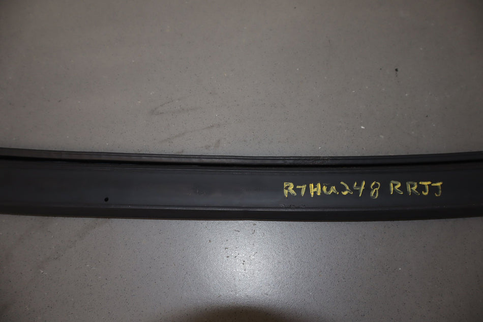 03-09 Hummer H2 Passngr RH Right Rear Door To Body Weather Stripping Gasket Seal