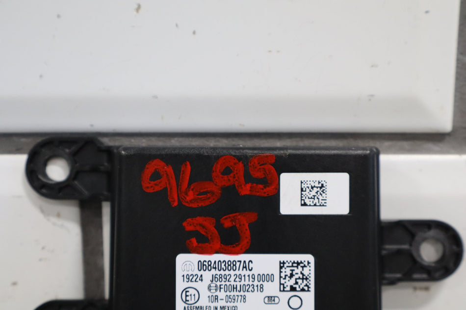18-23 Dodge Charger Challenger Park Assist Module 068403887AC OEM Gateway