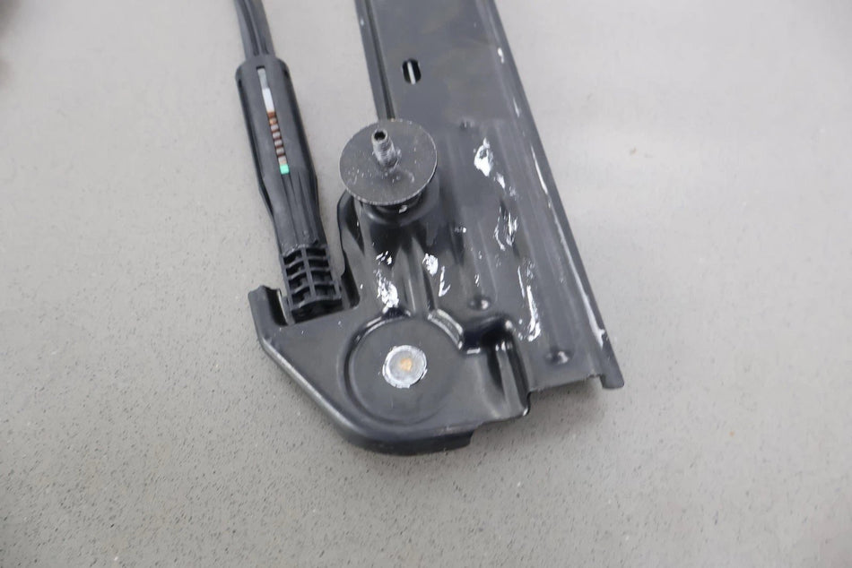 2018 Tesla 3- FRONT DOOR REGULATOR