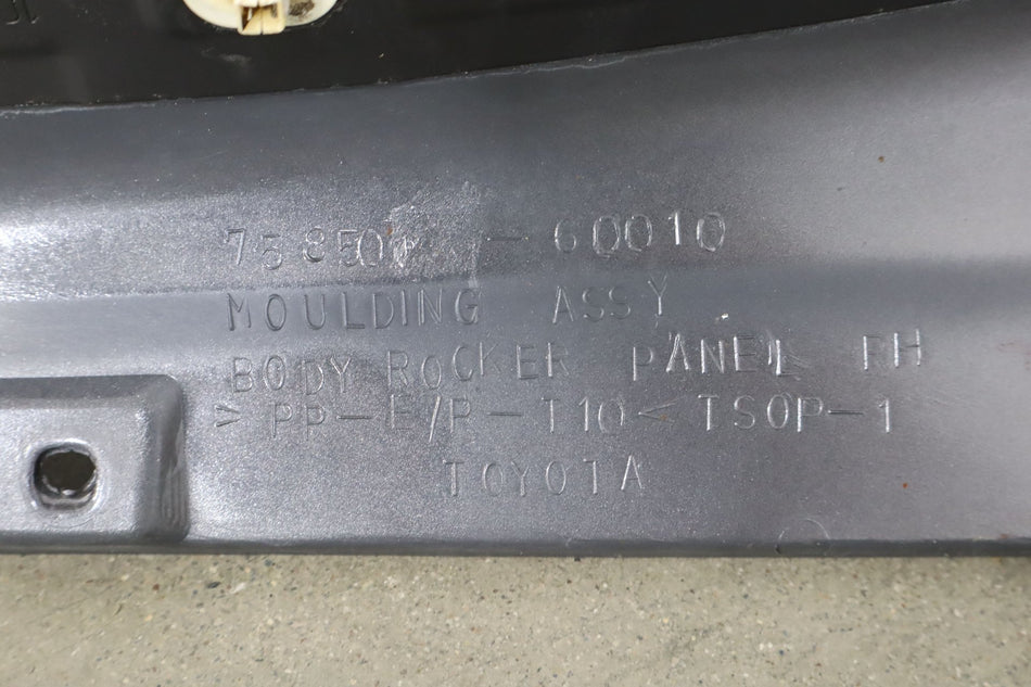 1999 Lexus LX470- Right Rocker Molding